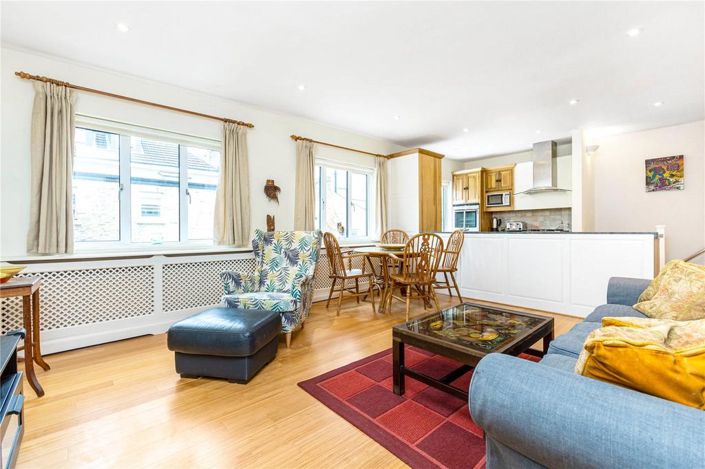Leopold Road, Wimbledon, London, SW19 2 bed detached house to rent £3,500 pcm (£808 pw)