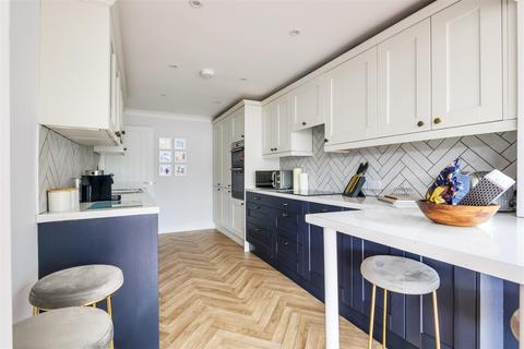 27 Albion Road, Selsey, Chichester, PO20 0DJ