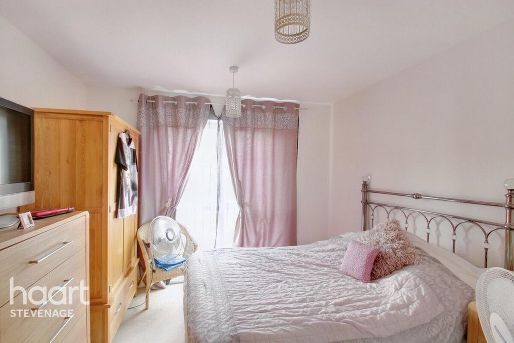 Admiral Drive, Stevenage 2 bed apartment for sale £230,000