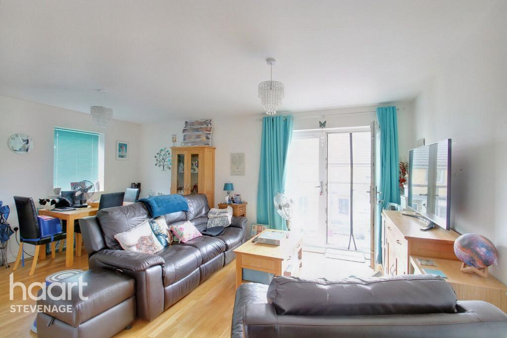 Admiral Drive, Stevenage 2 bed apartment for sale £230,000