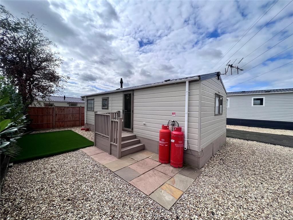 Tewkesbury Road, Norton, Gloucester... 2 bed detached house £55,000