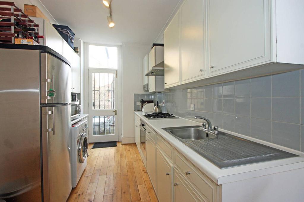 Clonmel road, Fulham, London, SW6 2 bed flat £2,579 pcm (£595 pw)