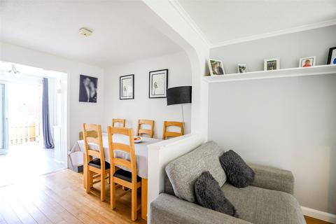 4 bedroom semi-detached house for sale - Oulton Rise, Harpenden, Hertfordshire, AL5
