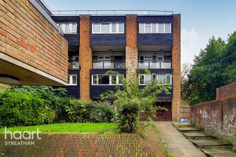 3 bedroom flat for sale - Palace Road, London