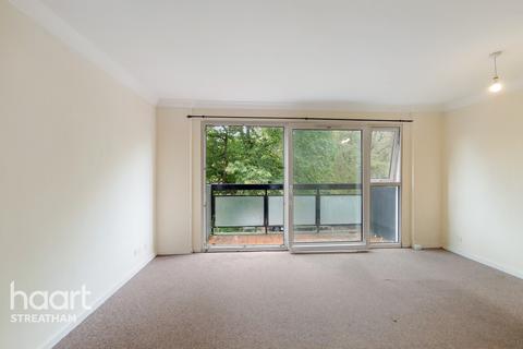 3 bedroom flat for sale - Palace Road, London