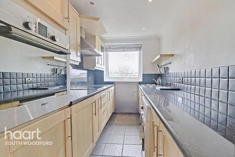 2 bedroom flat for sale - Heath Court, Hollybush Hill, Wanstead, E11