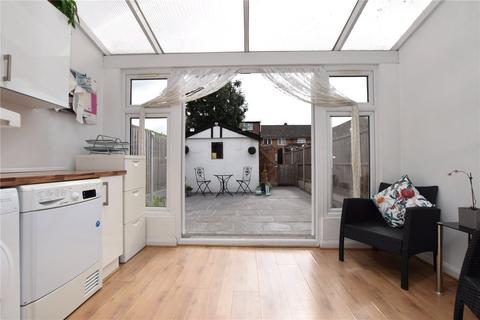 62 Shepherds Close, Romford, RM6 5AH