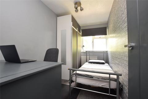 62 Shepherds Close, Romford, RM6 5AH