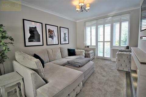 4 bedroom semi-detached house for sale, Eddisbury Avenue, Flixton