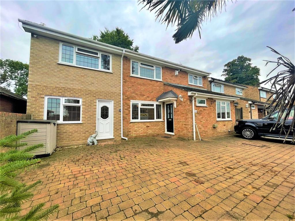 Duchess Close, Rochester, Kent 5 bed detached house £575,000