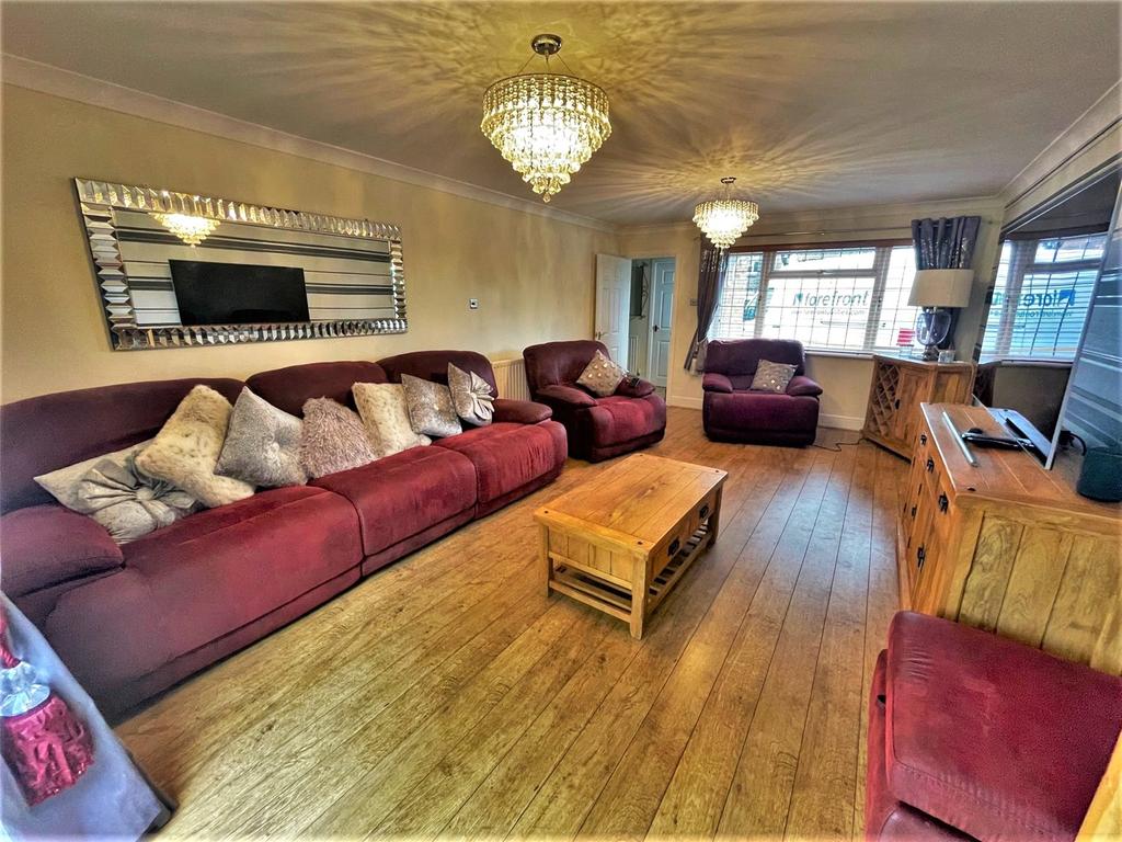 Duchess Close, Rochester, Kent 5 bed detached house £575,000