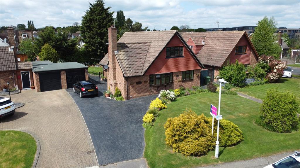 Waldegrave, Kingswood, Basildon, SS16 5 bed detached house £2,200 pcm