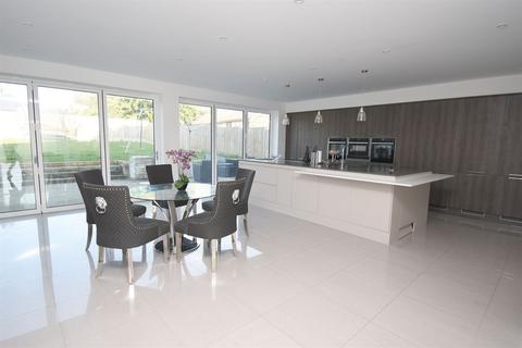 13 Castle Road, Whitstable, CT5 2DX