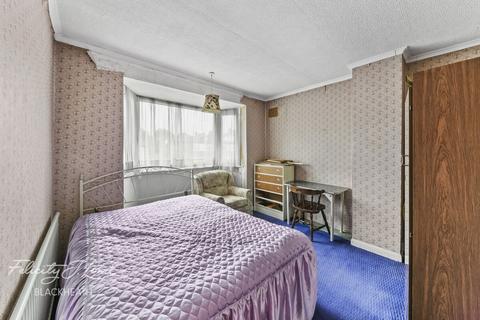 3 The Heights, London, SE7 8JH