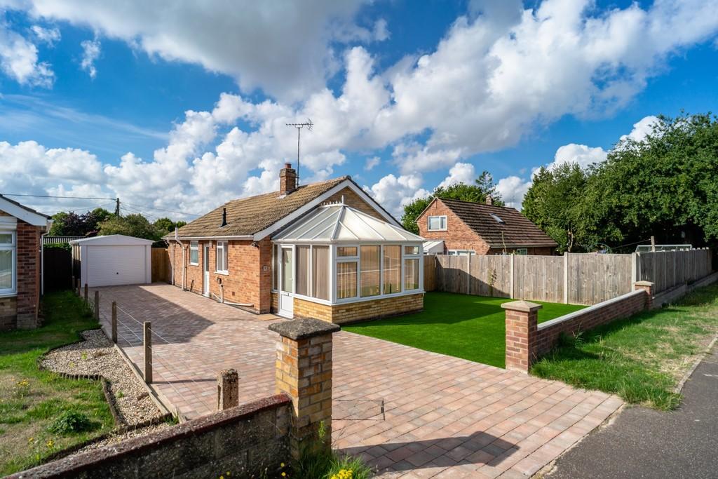 Fakenham 2 bed detached bungalow £285,000