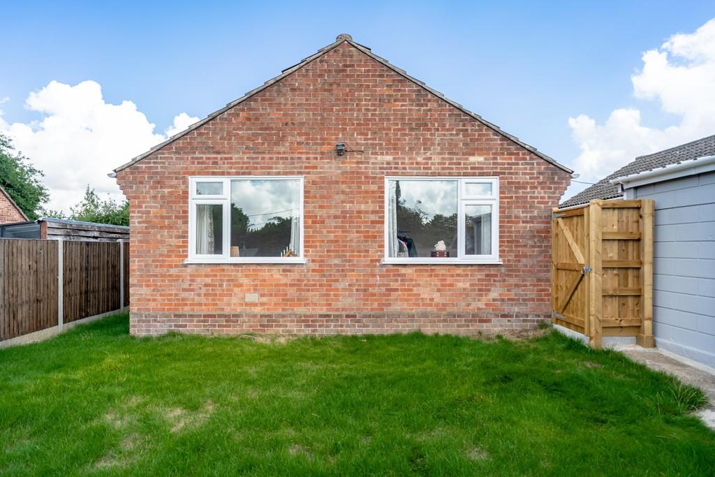 Fakenham 2 bed detached bungalow £285,000