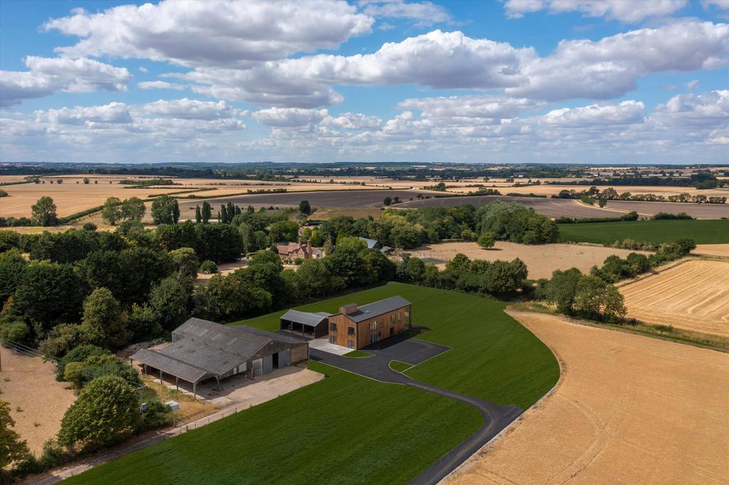 West Lane, Pirton, Hitchin, Hertfordshire, SG5. 5 bed barn conversion