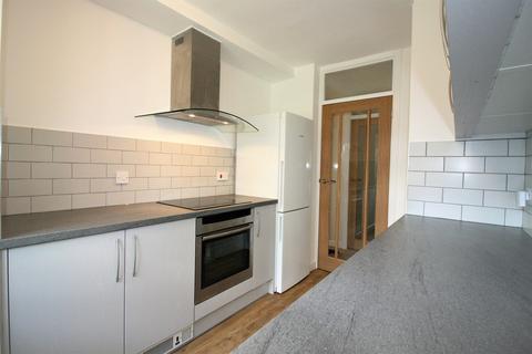 2 bedroom ground floor flat to rent, Reigate, Surrey