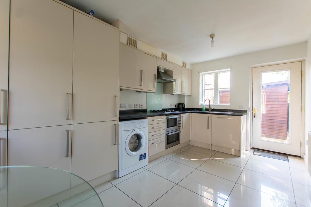 Pinewood Drive, Cheltenham GL51 0GH 5 bed townhouse £2,250 pcm (£519 pw)