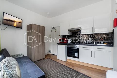 Studio to rent, Churchway, Euston, London