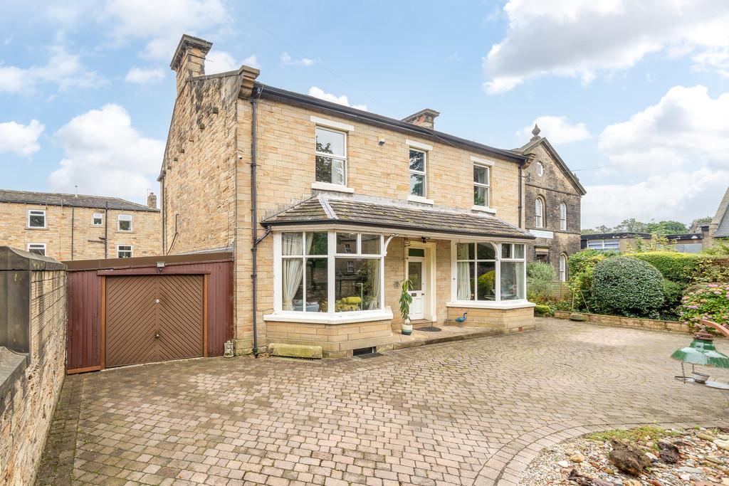 Oxford Road, Gomersal 5 bed detached house £550,000