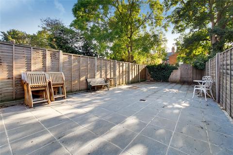 3 bedroom flat to rent, Larch Road, Cricklewood, London
