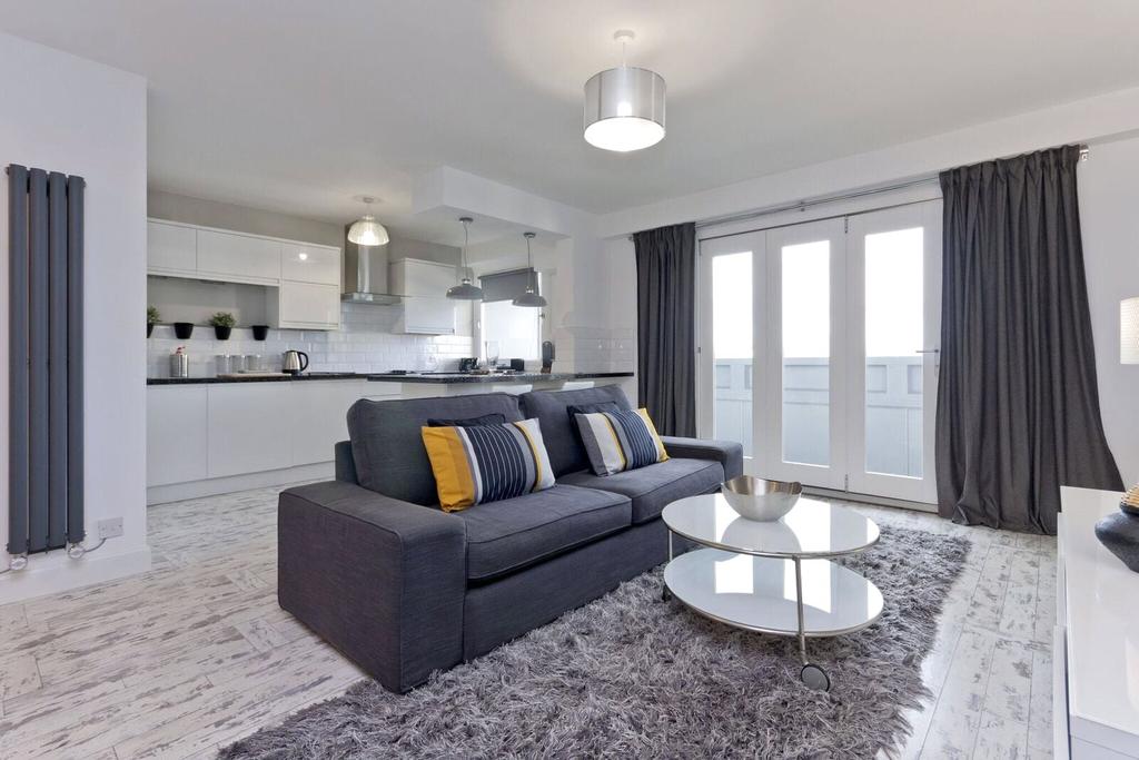 Porthill Court, City Centre... 2 bed flat £785 pcm (£181 pw)