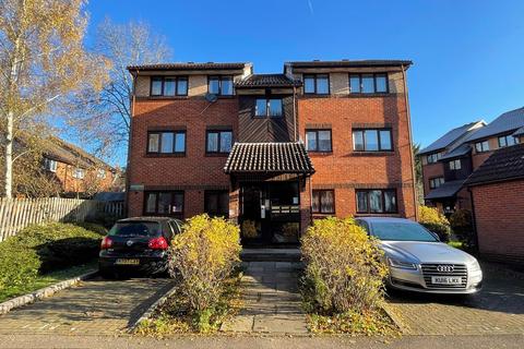 2 bedroom flat for sale, Pavilion Way, Edgware, HA8