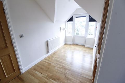 3 bedroom apartment to rent - Park Lane, Poynton