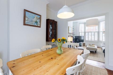10 Gayford Road, London, W12 9BN