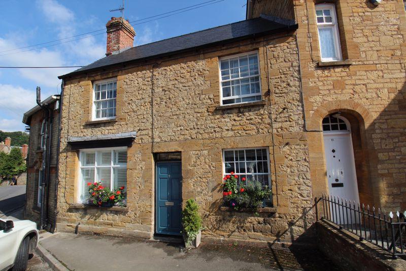 Court Barton, Crewkerne TOWN CENTRE LOCATION 2 bed cottage for sale £