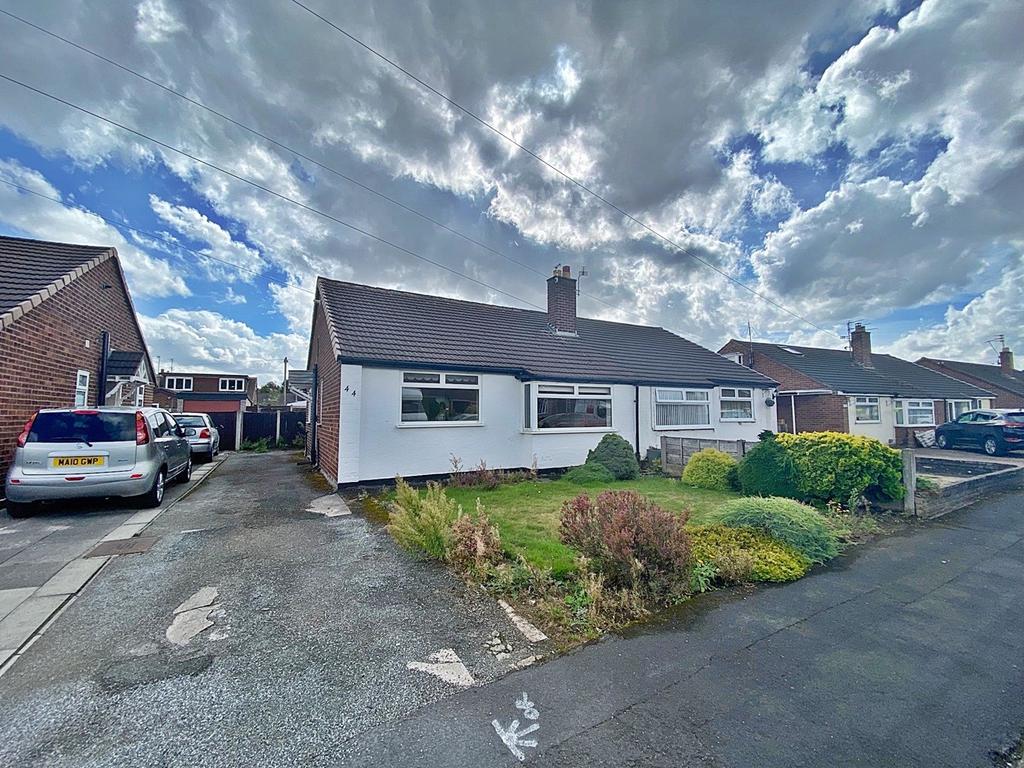Alderley Road, Thelwall, Warrington, WA4 2 bed semidetached bungalow