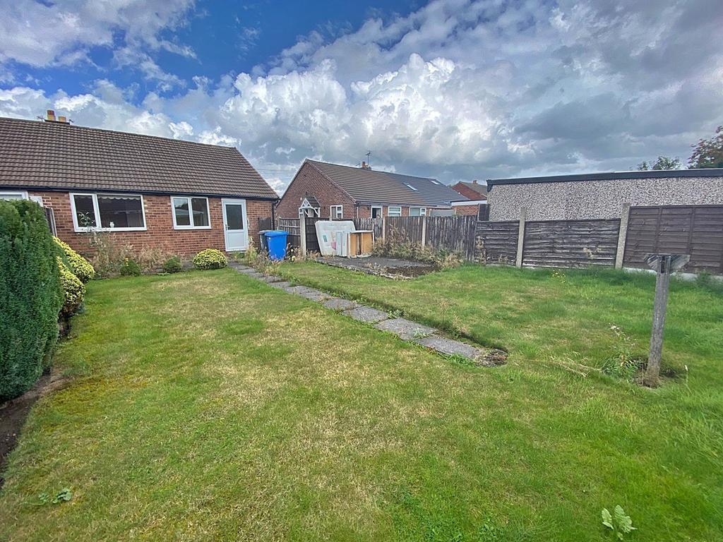 Alderley Road, Thelwall, Warrington, WA4 2 bed semidetached bungalow
