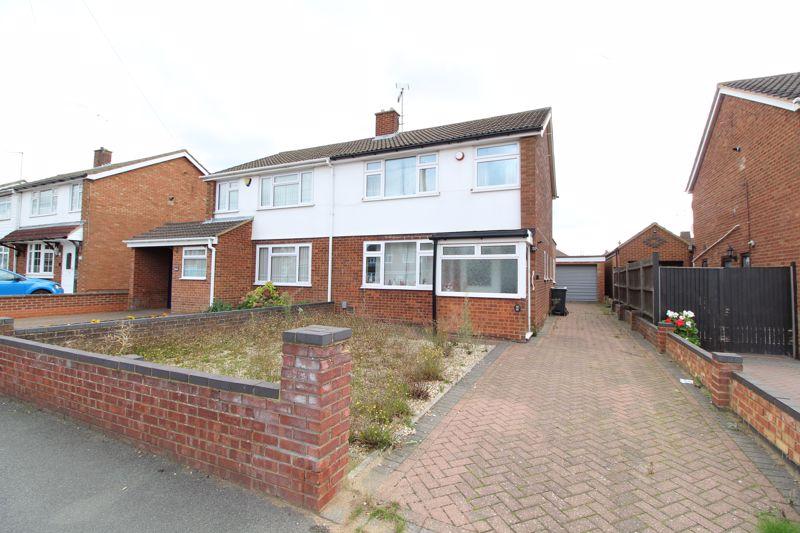 Kinross Crescent, Luton 3 bed semidetached house for sale £340,000