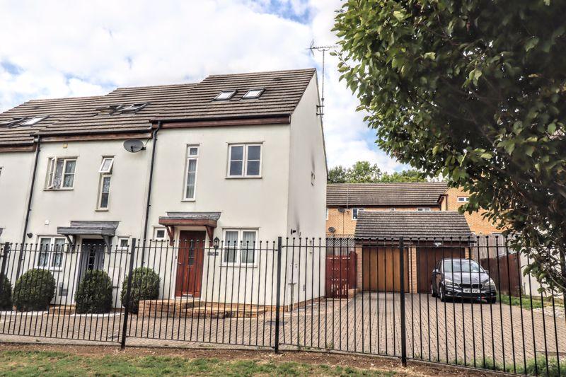 Wraxall Way, Ashland, Milton Keynes 3 bed end of terrace house £340,000