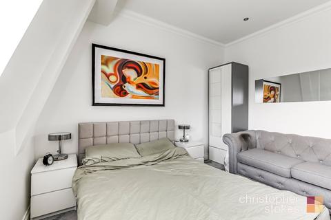 2 bedroom apartment for sale - High Street, Hoddesdon, EN11