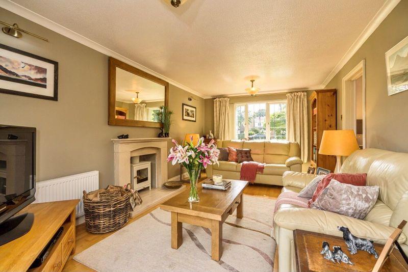 NEW YATT ROAD, Witney OX28 1NX 4 bed detached house for sale £795,000