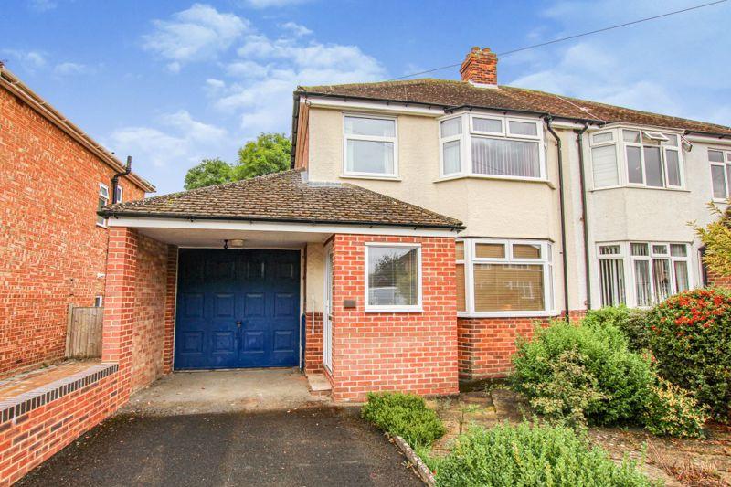 The Garth YARNTON 3 bed semidetached house £400,000