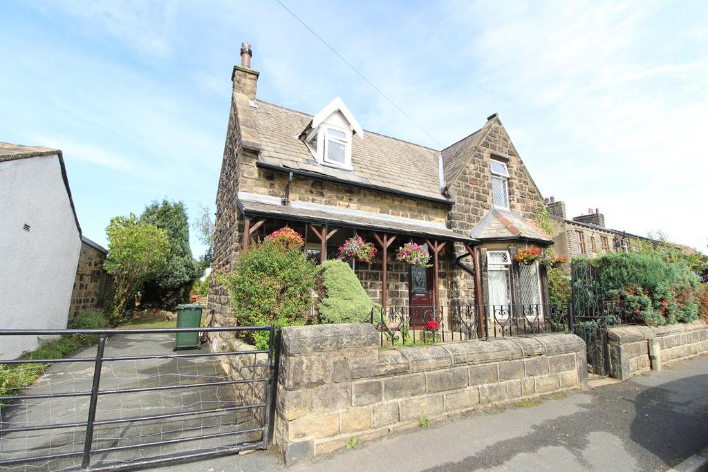 Moss Carr Road, Long Lee, Keighley, BD21 3 bed detached house £325,000