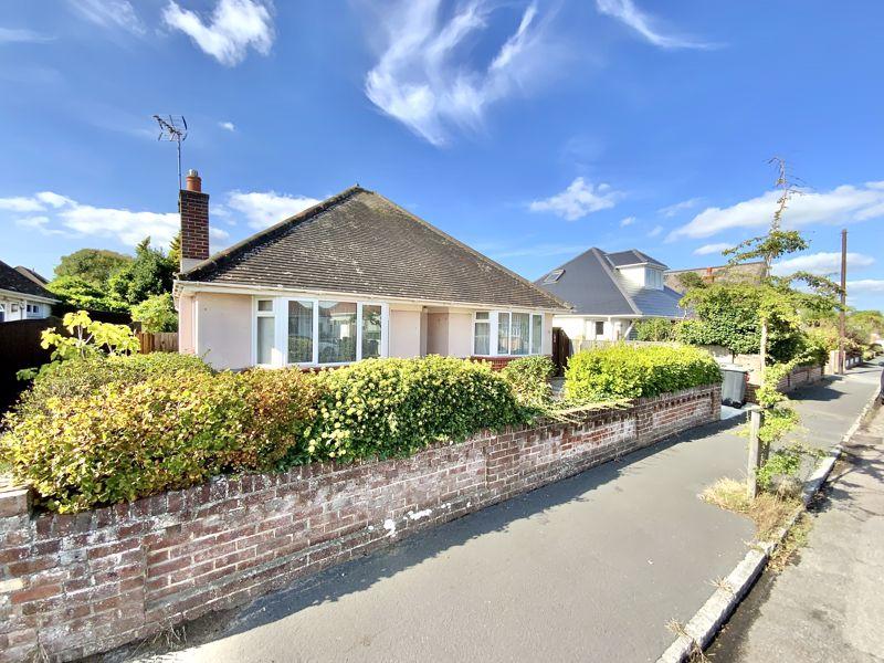 Belfield Road, Hengistbury Head, Bournemouth 2 bed detached bungalow