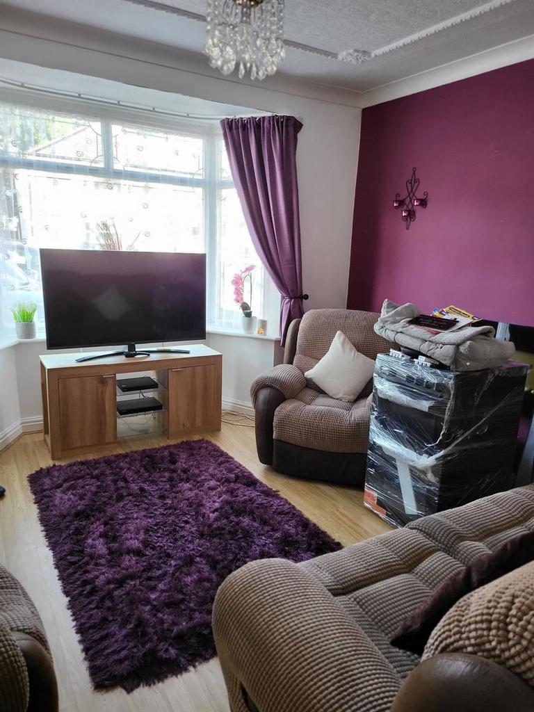 Waite Road, Willenhall 3 bed semidetached house £700 pcm (£162 pw)