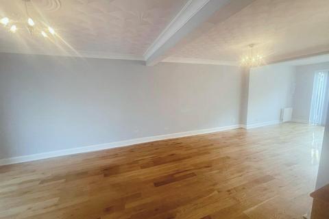 3 bedroom terraced house to rent, Lancing Road, Ilford