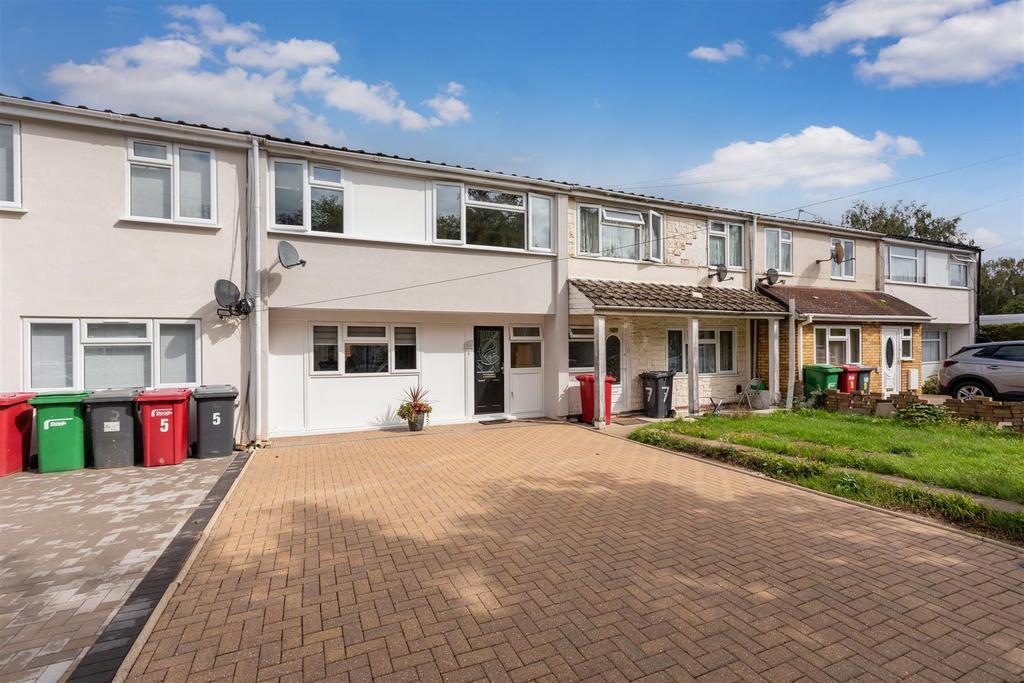 Cotswold Close, Cippenham 3 bed terraced house £400,000