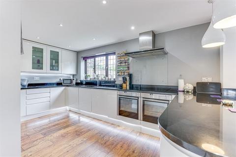 18 Campbell Close, Buntingford, SG9 9BY