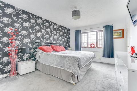 18 Campbell Close, Buntingford, SG9 9BY