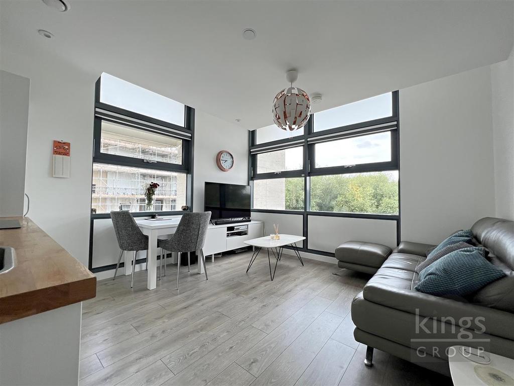 Edinburgh Gate, Harlow 1 bed flat £205,000