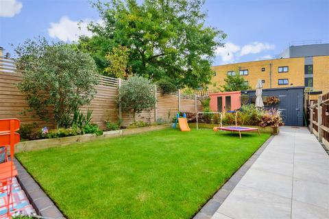 94 Corbet Close, Wallington, SM6 7AR