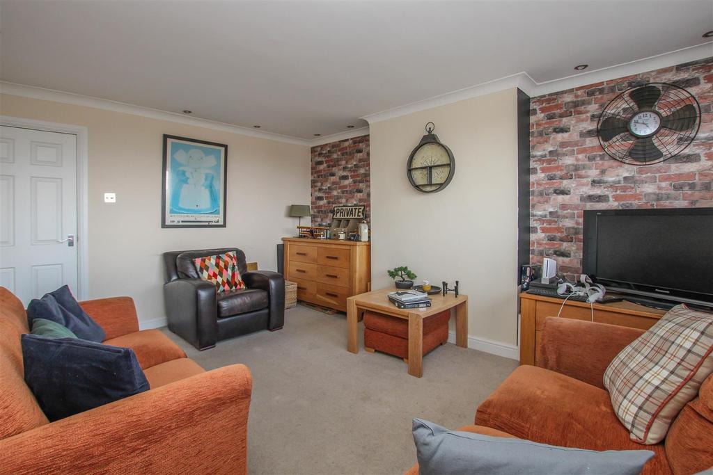 The Vale, Brentwood 4 bed house £450,000