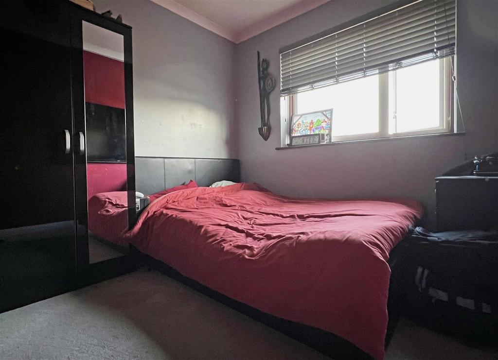 Bed 2.jpg