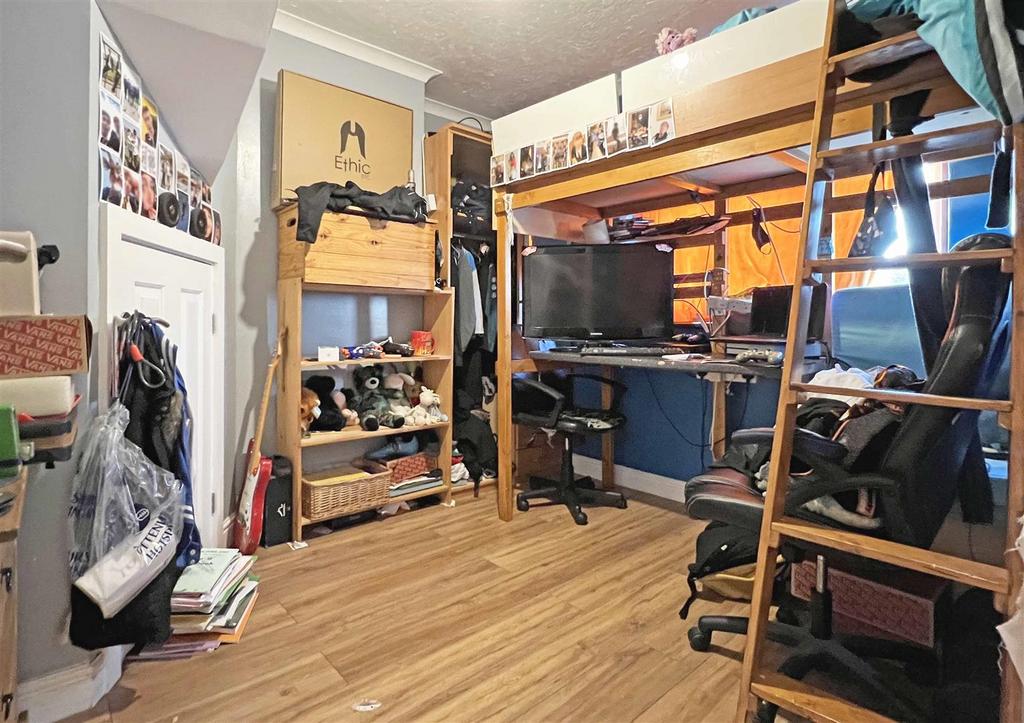Bed 3.jpg